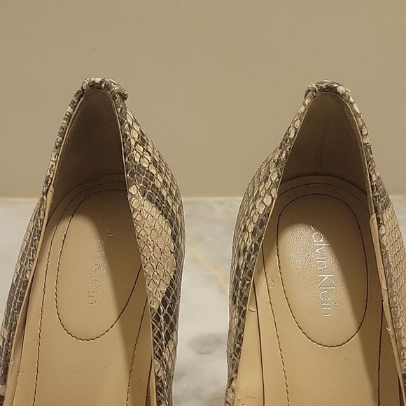 Calvin Klein Whinnie Leather Snakeskin Round Toe Pumps Heels Office Work 7.5 - Picture 7 of 10
